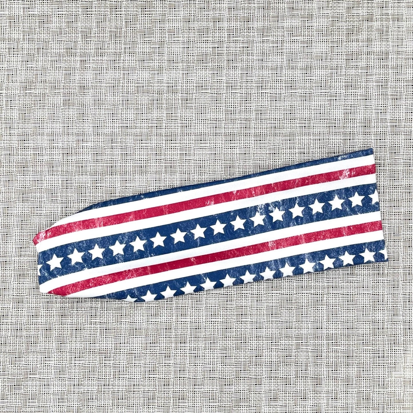 Flat, stretchy headband in USA flag print.