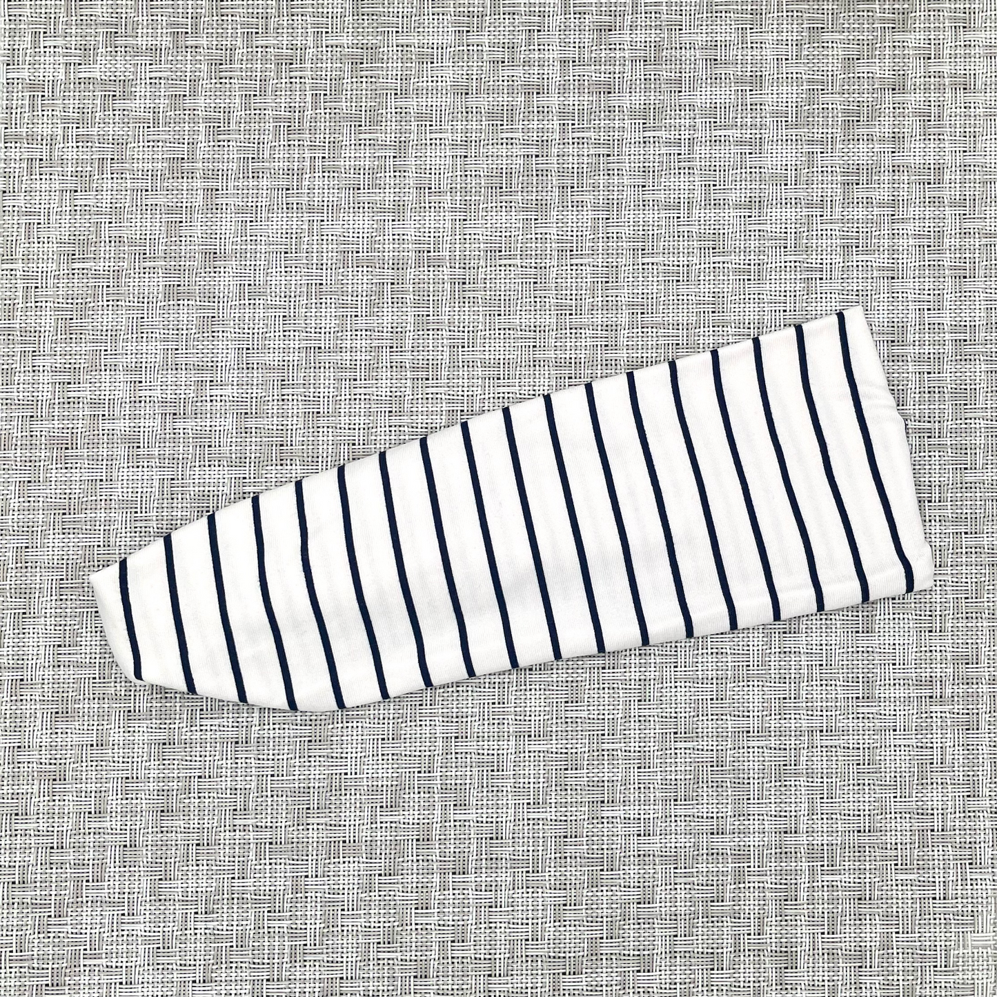 Headband in white with navy pinstripe print.