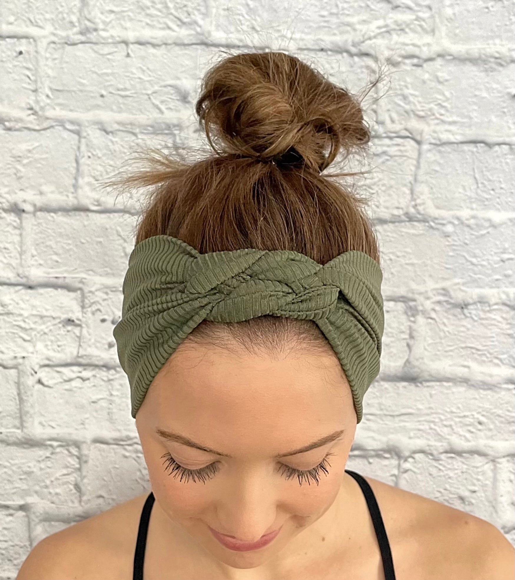 Green knotted headband