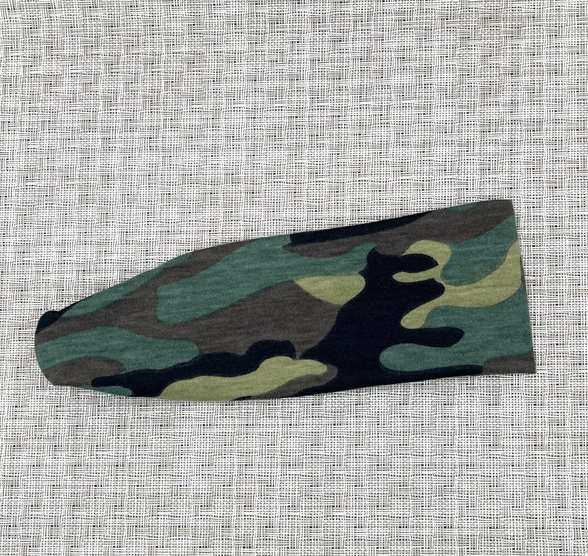 stretchy headband with camo print